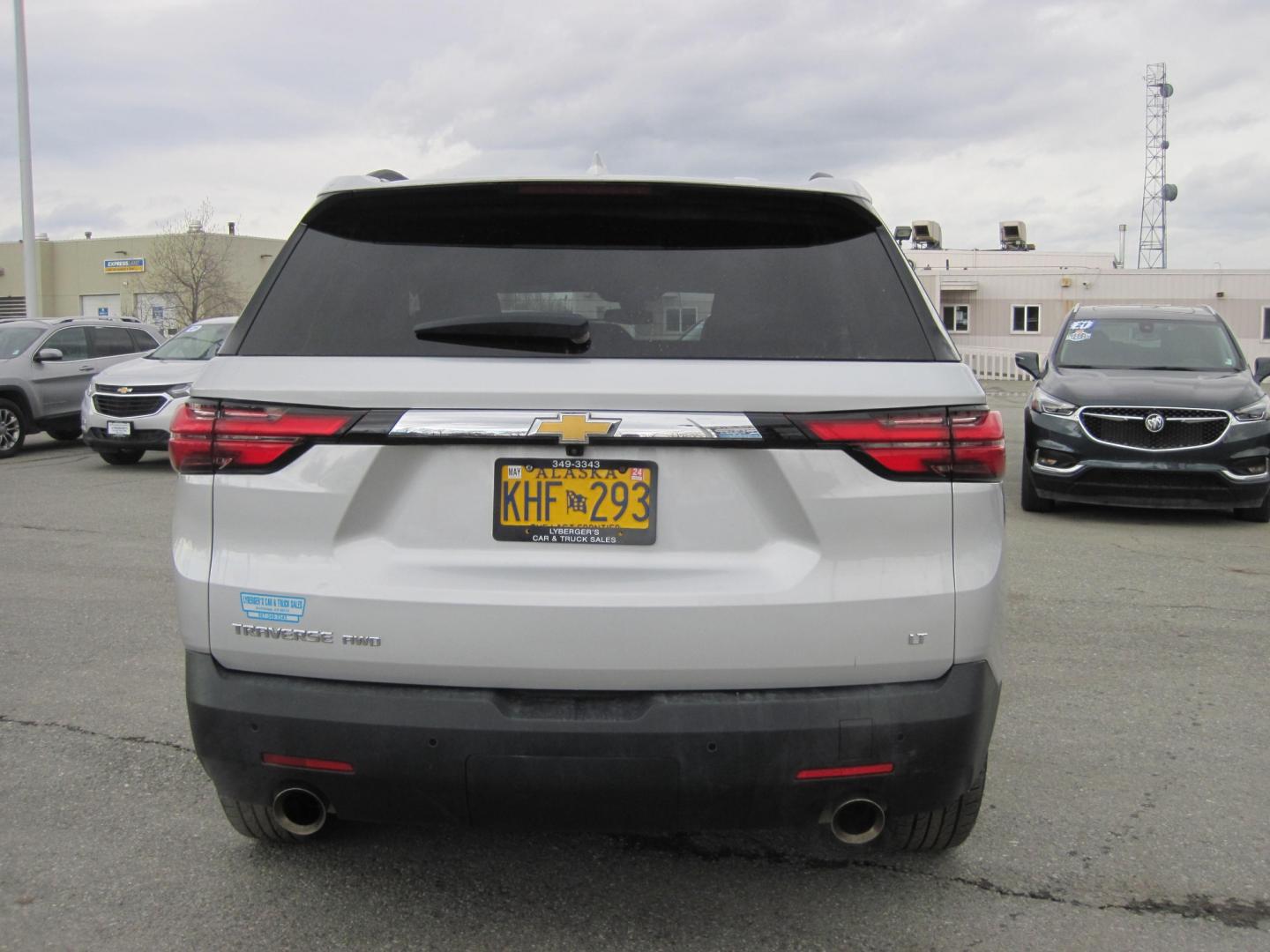 2022 silver /black Chevrolet Traverse LT AWD (1GNEVHKW0NJ) , automatic transmission, located at 9530 Old Seward Highway, Anchorage, AK, 99515, (907) 349-3343, 61.134140, -149.865570 - Nice Chevrolet Traverse LT AWD, Leather seat, 4 bucket seats, come take a test drive. - Photo#3